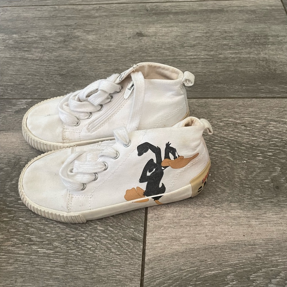 Zara shoes for kids.Used.white. Size 10.5